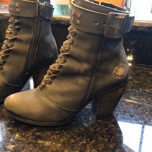 Boots Harley Davidson size 7.5 with heel